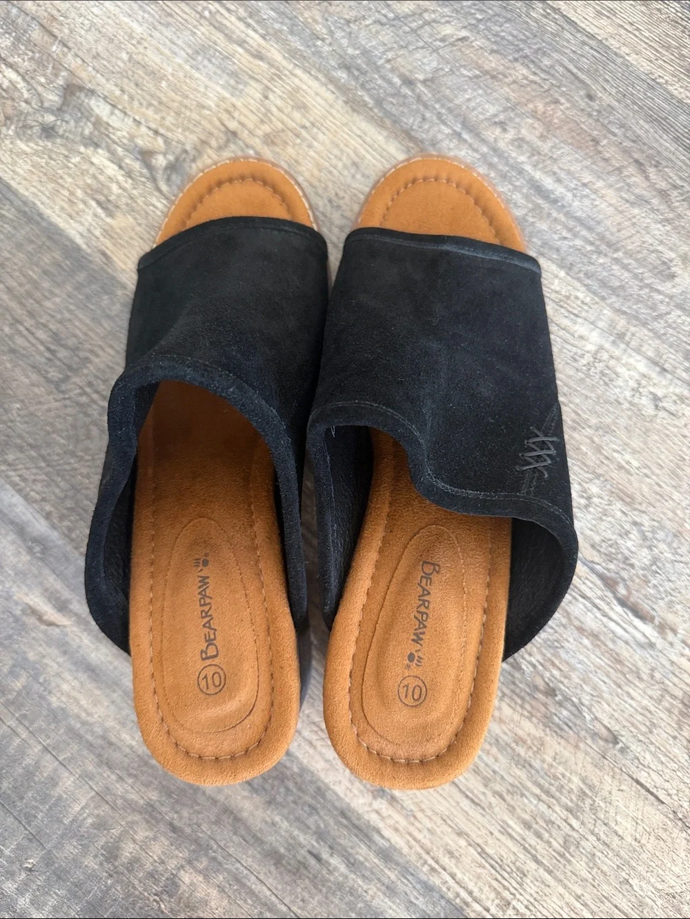 Bearpaw size 10M Edina Black Suede Wood Grain Stacked Heel Open Toe Comfort